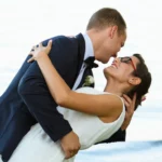 Paarshooting, Braut und Bräutigam Brustbild gebeugt outdoor